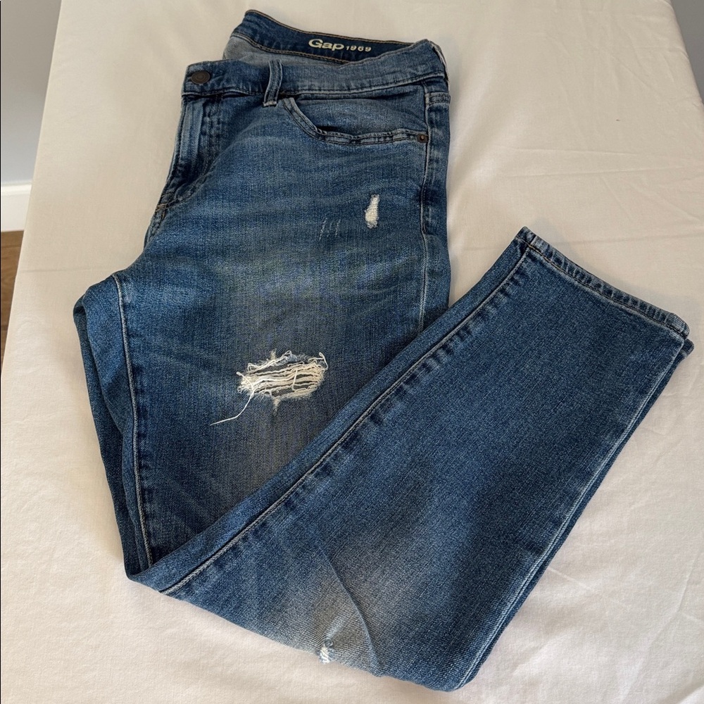 GAP Women’s Mid-Rise Relaxed Fit Jeans | Distressed Blue Denim | Casual Comfort